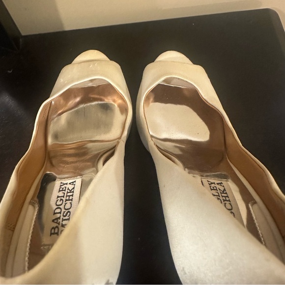 Badgley Mischka Kiara Bridal Pump Heel Size: 7.5 - Picture 11 of 11